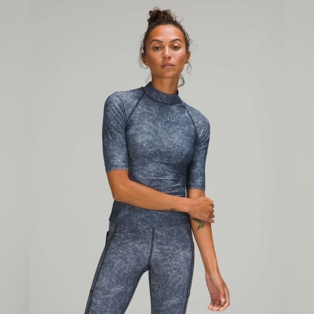 Lululemon Waterside UVP Short-Sleeve Rash Top Guard Denim Wash Blue Multi XXS